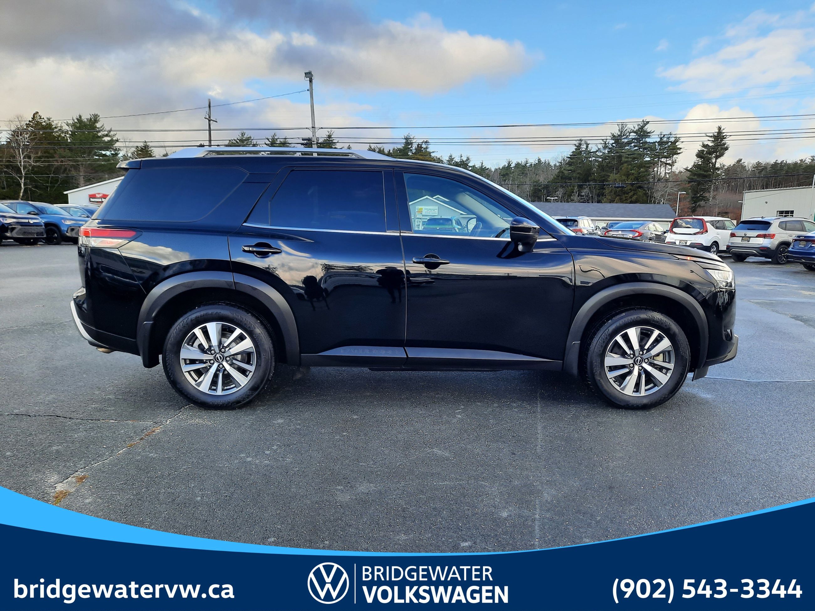 2024 Nissan PATHFINDER SL