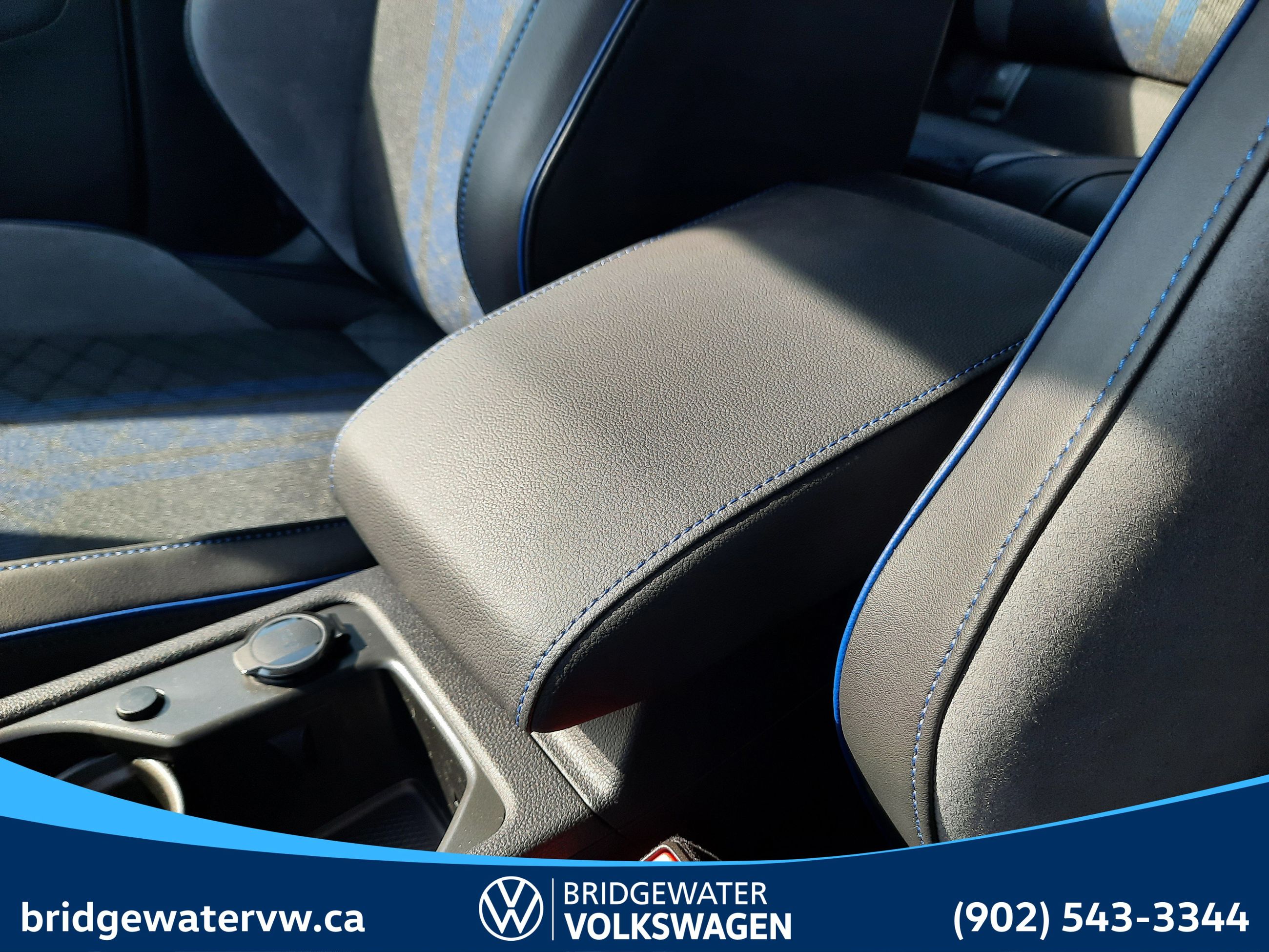 2025 Volkswagen GOLF R BLACK EDITION