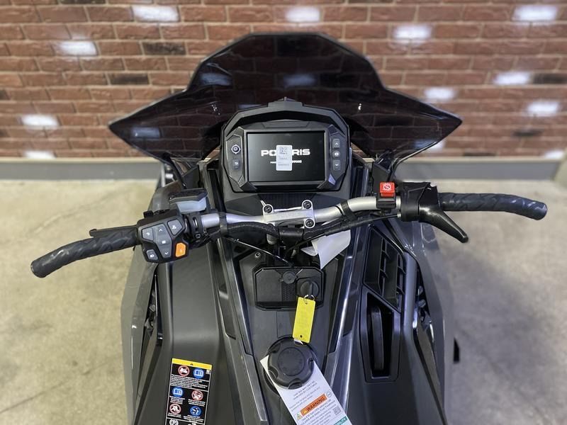 Polaris INDYVR1 BOOST 137 Shadow Gray / Gloss Black 2025