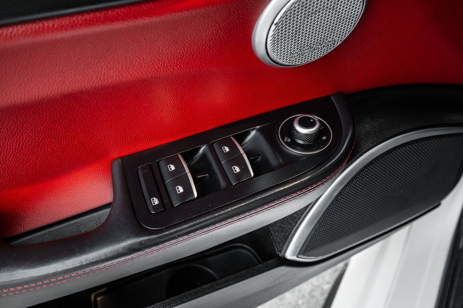 2017 Alfa Romeo Giulia Quadrifoglio-26