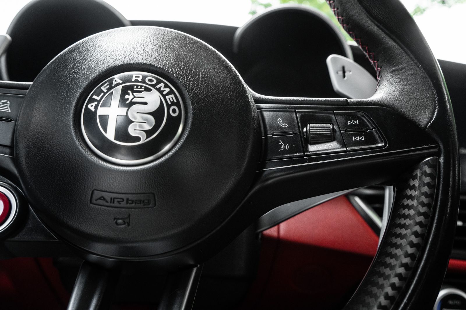 2017 Alfa Romeo Giulia Quadrifoglio-14