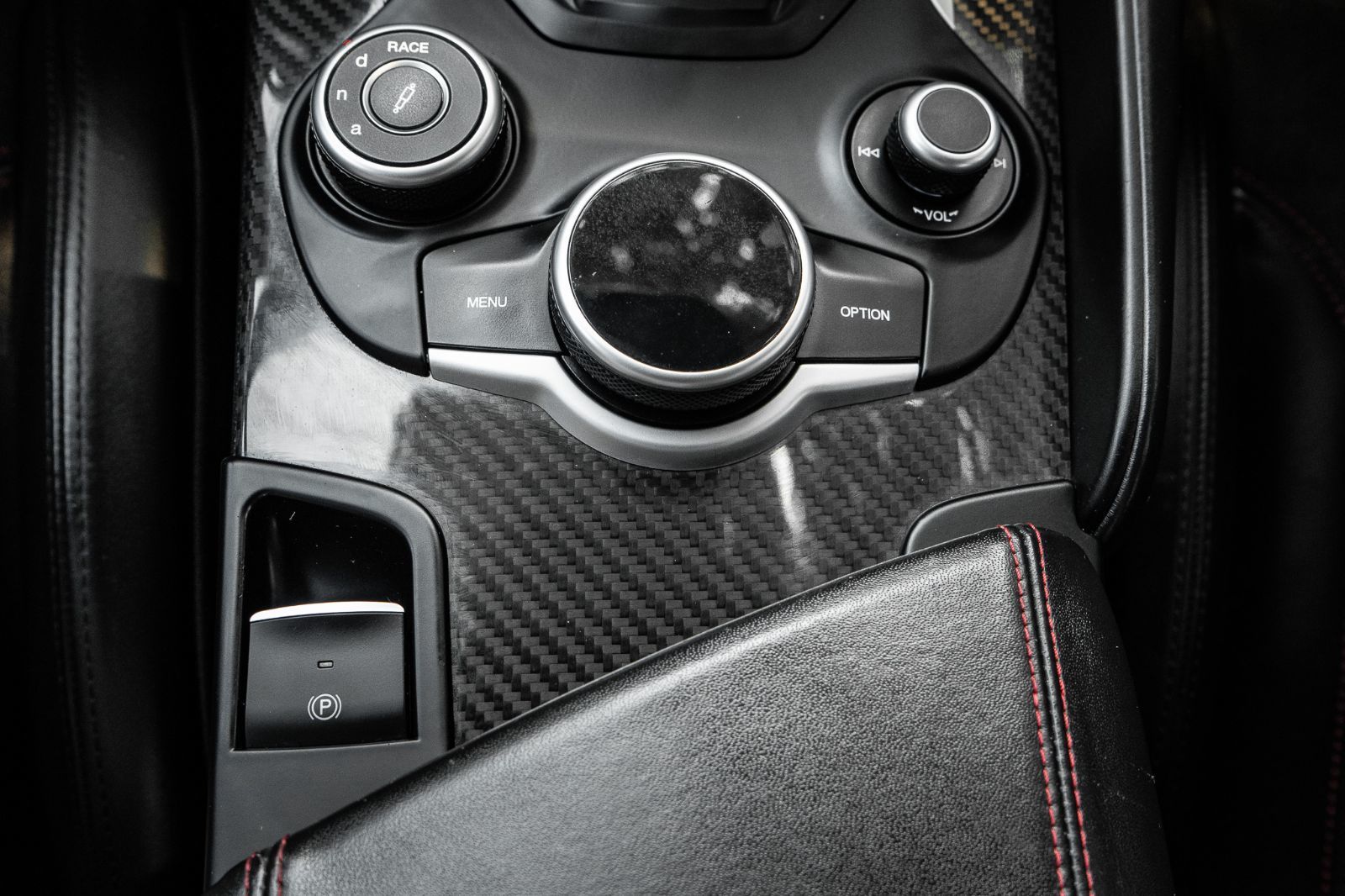 2017 Alfa Romeo Giulia Quadrifoglio-21