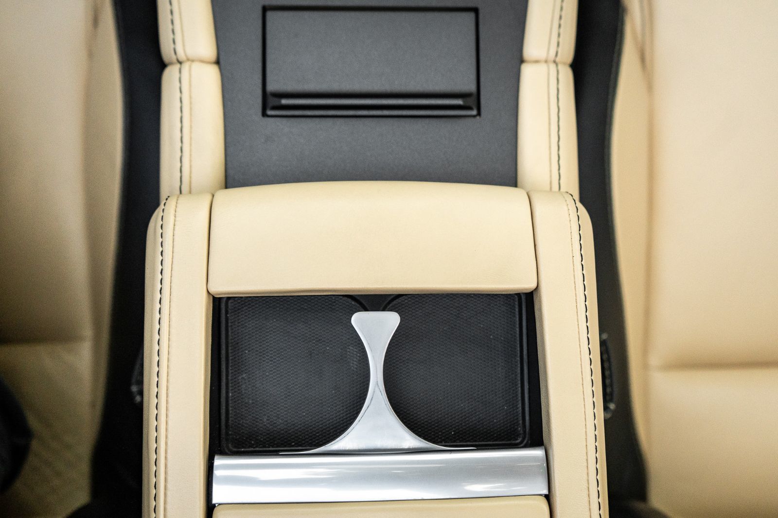 2014 Aston Martin V8 Vantage-21