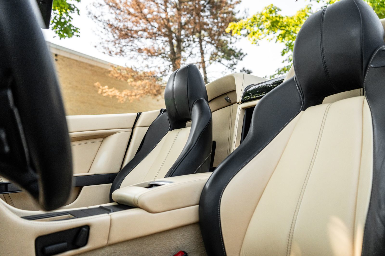 2014 Aston Martin V8 Vantage-26