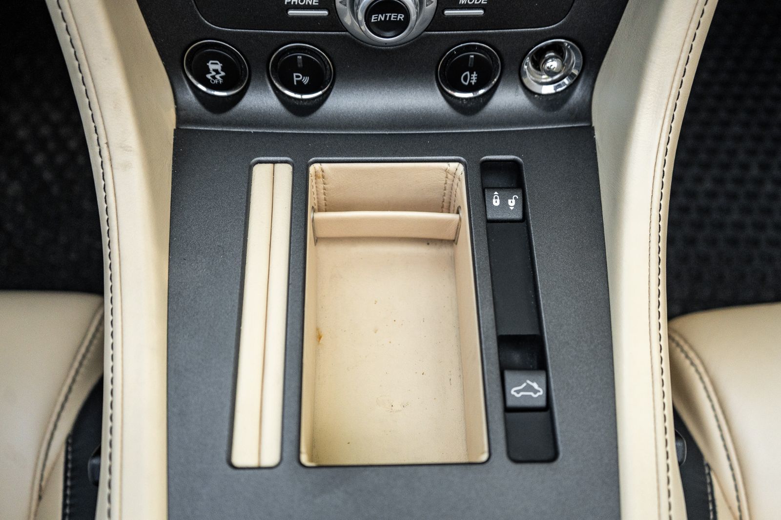 2014 Aston Martin V8 Vantage-20