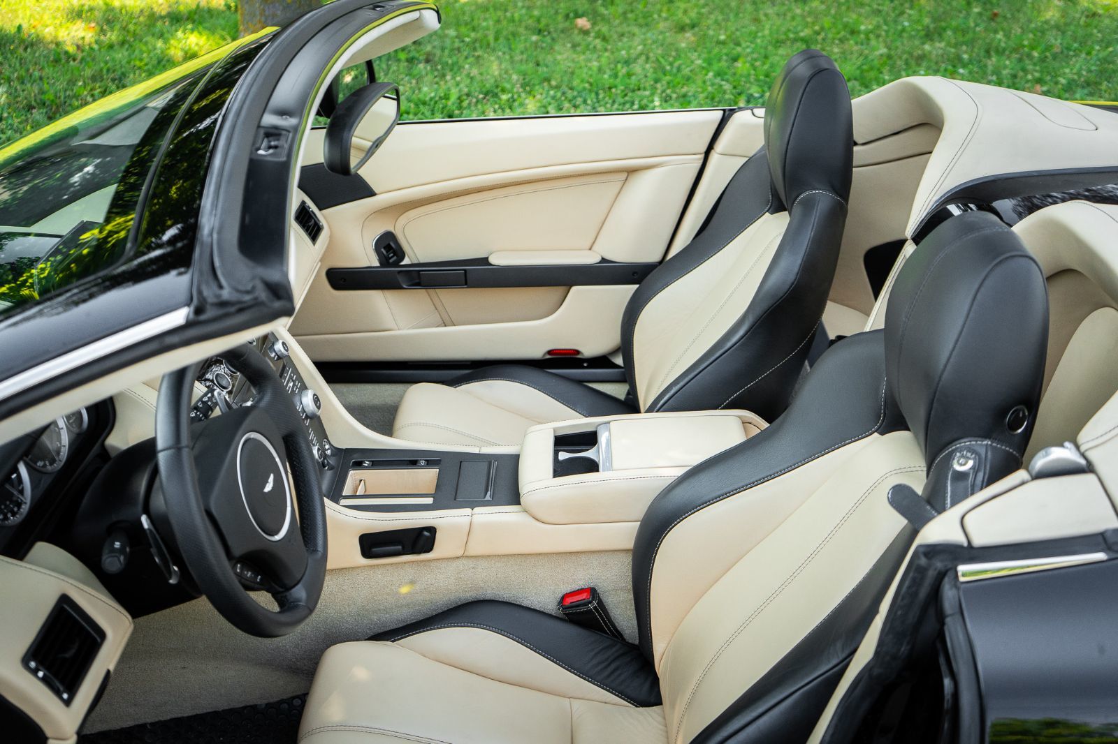 2014 Aston Martin V8 Vantage-11