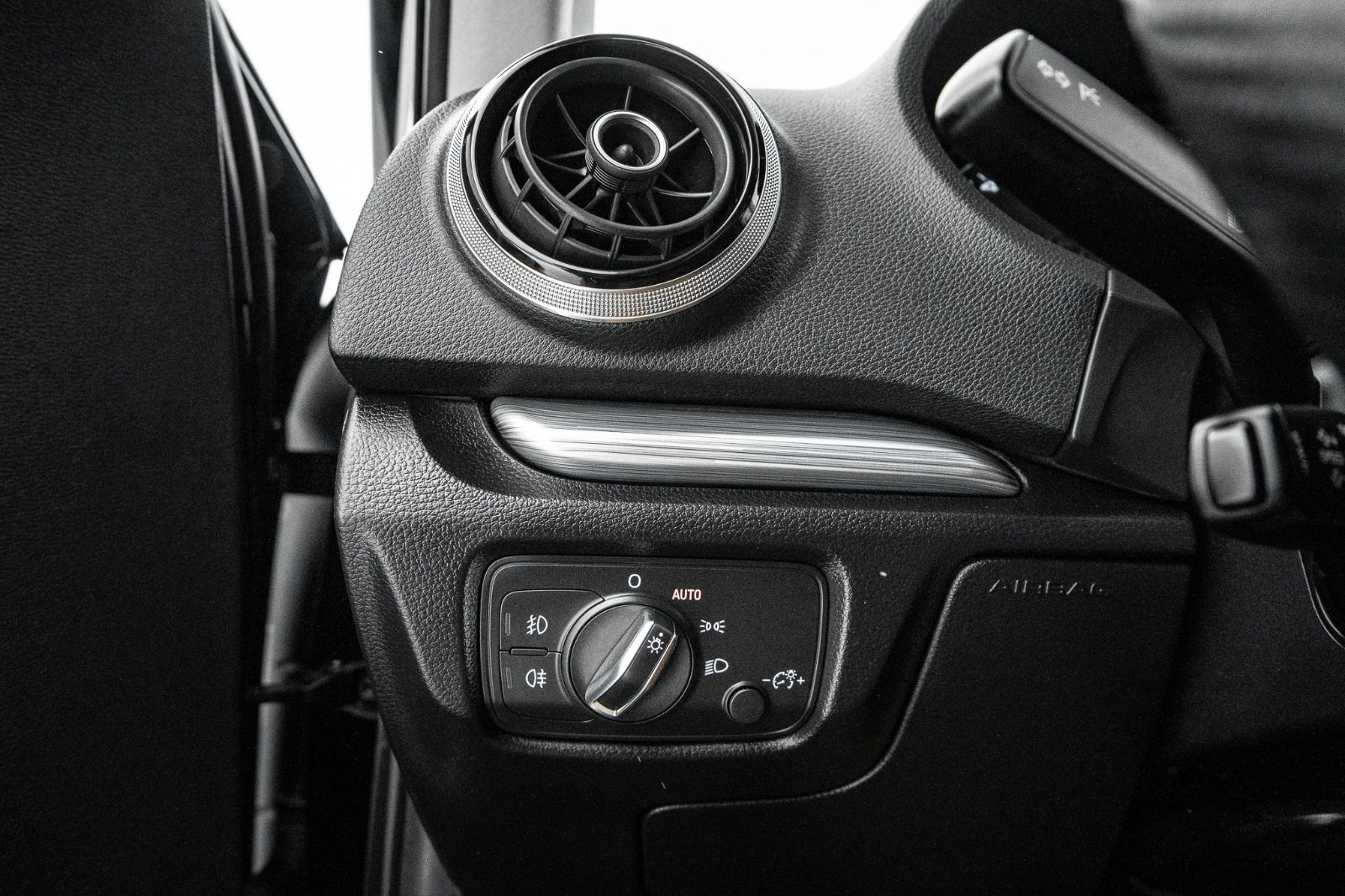 2015 Audi A3 SEDAN 2.0T Technik-24