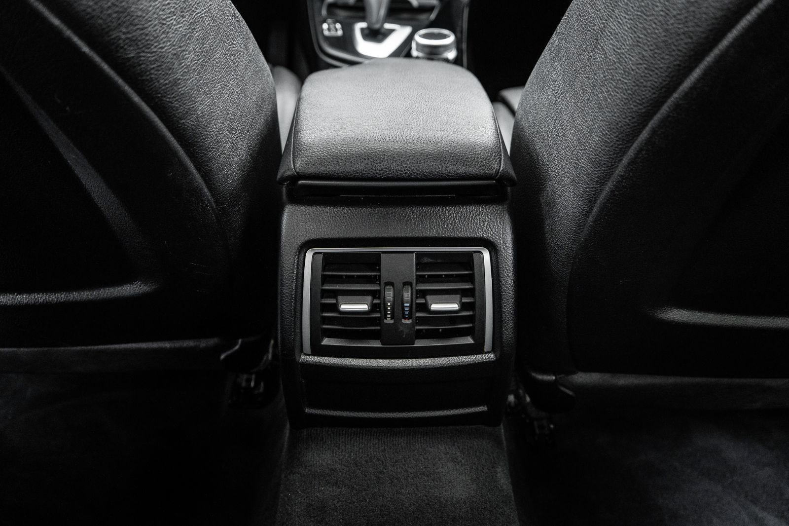 2018 BMW 3 Series 330i xDrive-29