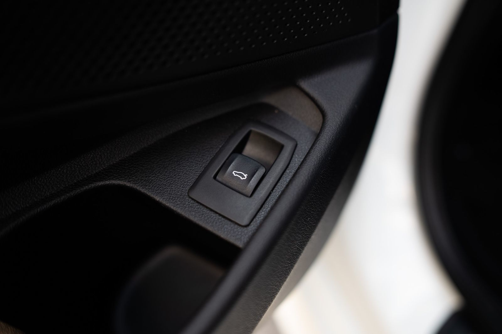 2021 BMW 3 Series 330i xDrive-32