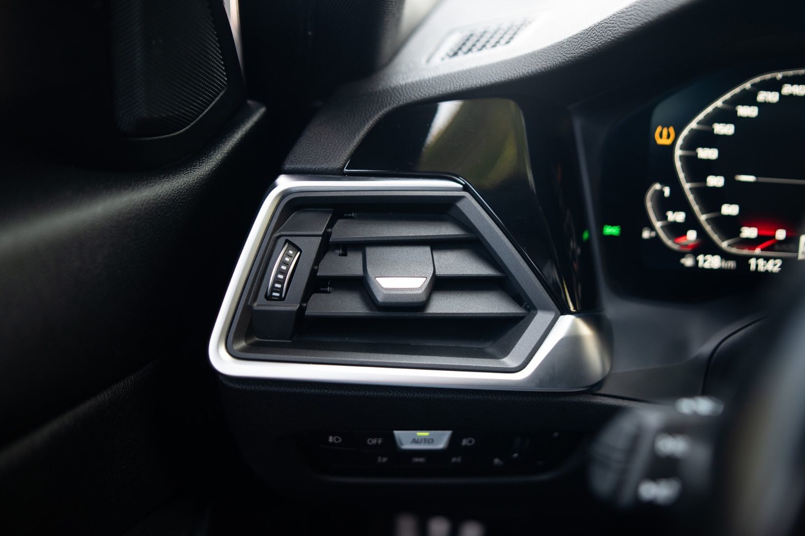 2021 BMW 3 Series 330i xDrive-16
