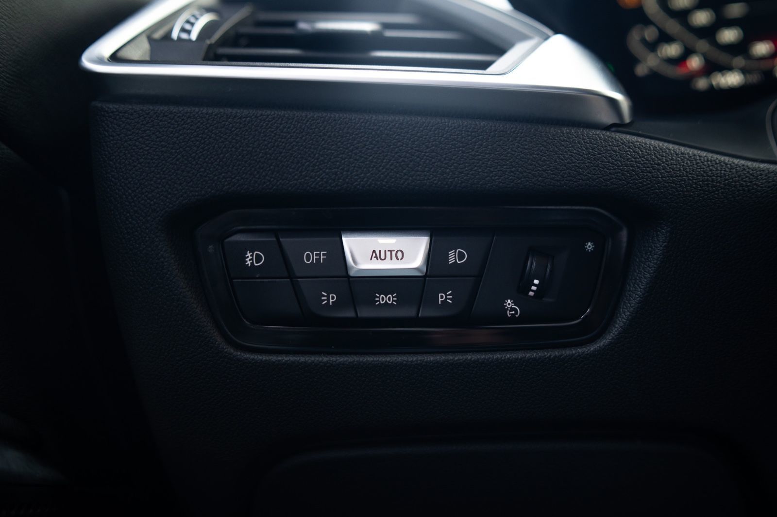 2021 BMW 3 Series 330i xDrive-17