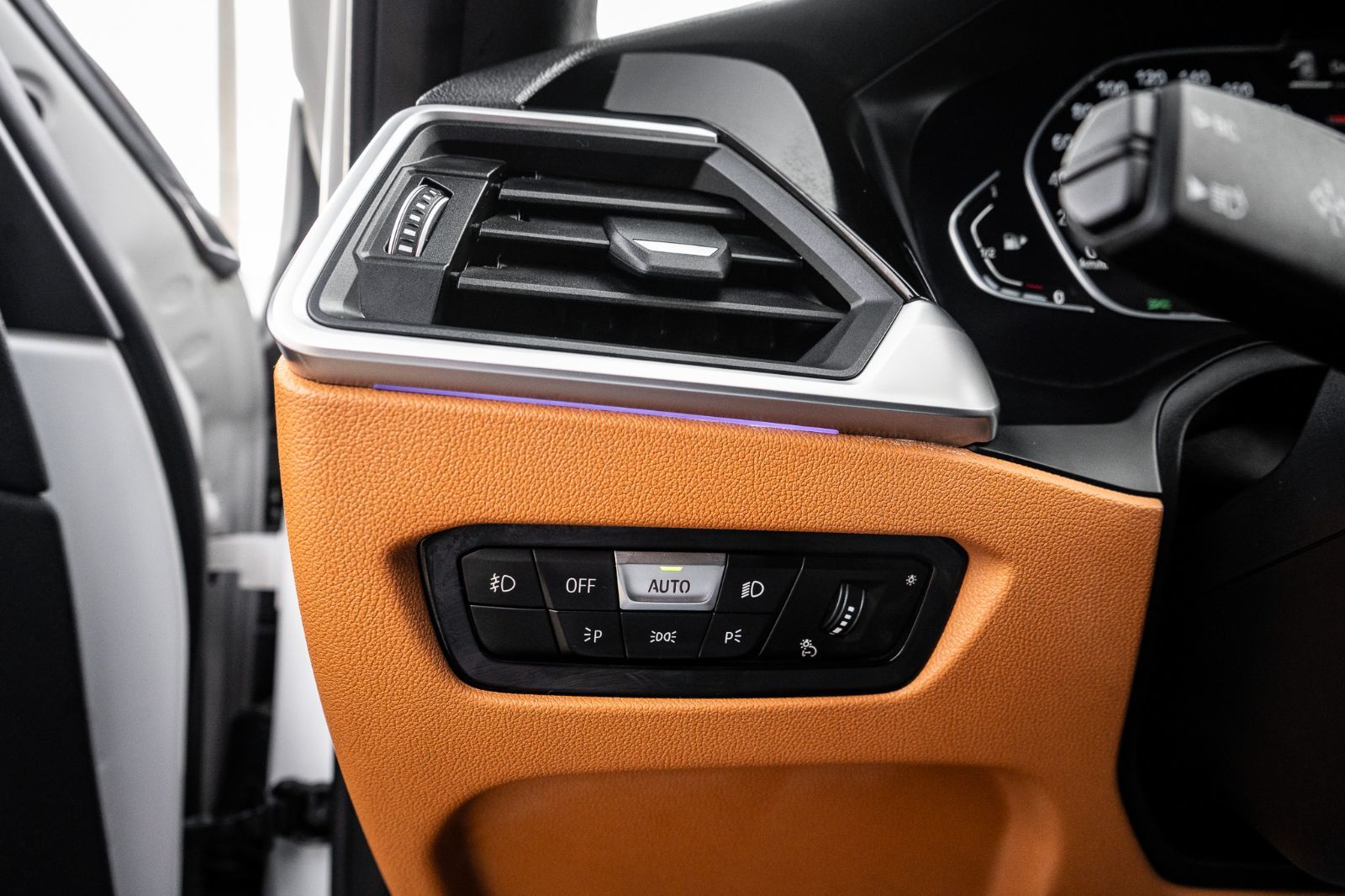 2022 BMW 3 Series 330e xDrive-24