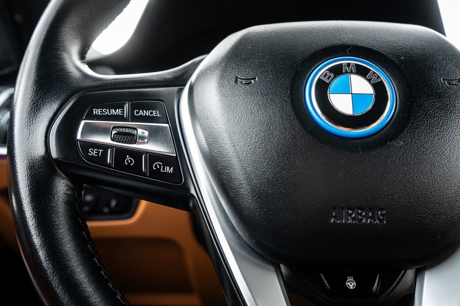 2022 BMW 3 Series 330e xDrive-12