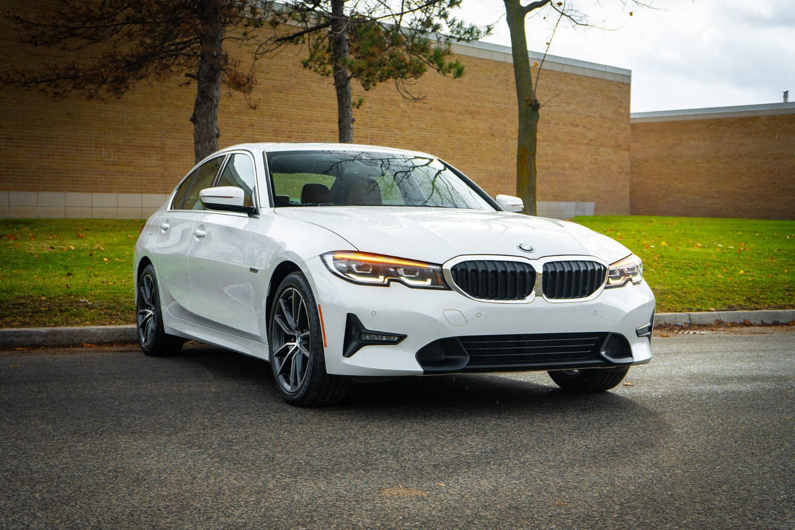 2022 BMW 3 Series 330e xDrive-2