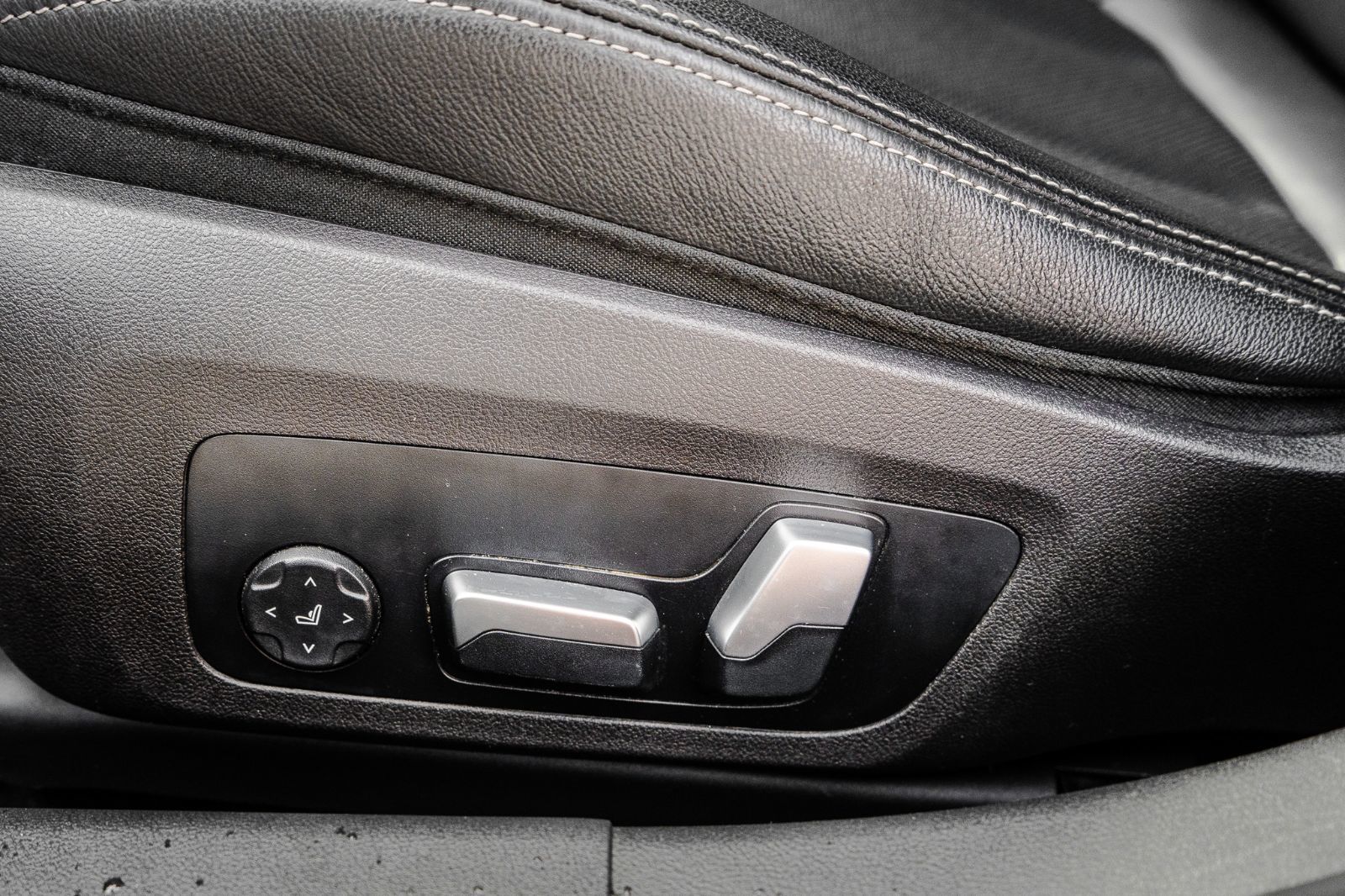 2022 BMW 3 Series 330i xDrive-25