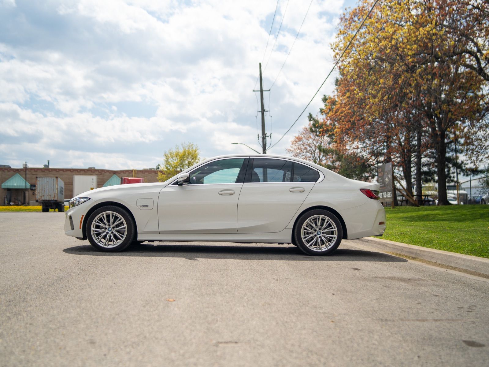 2023 BMW 3 Series 330e xDrive-5