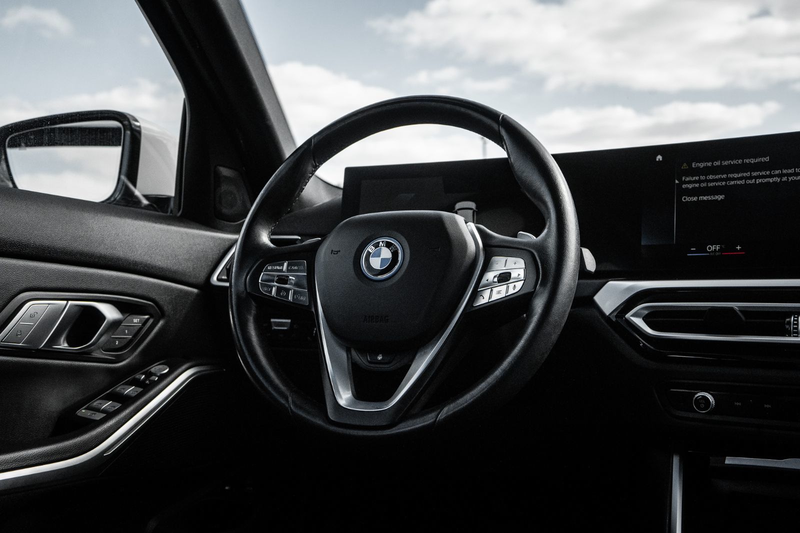 2023 BMW 3 Series 330e xDrive-10