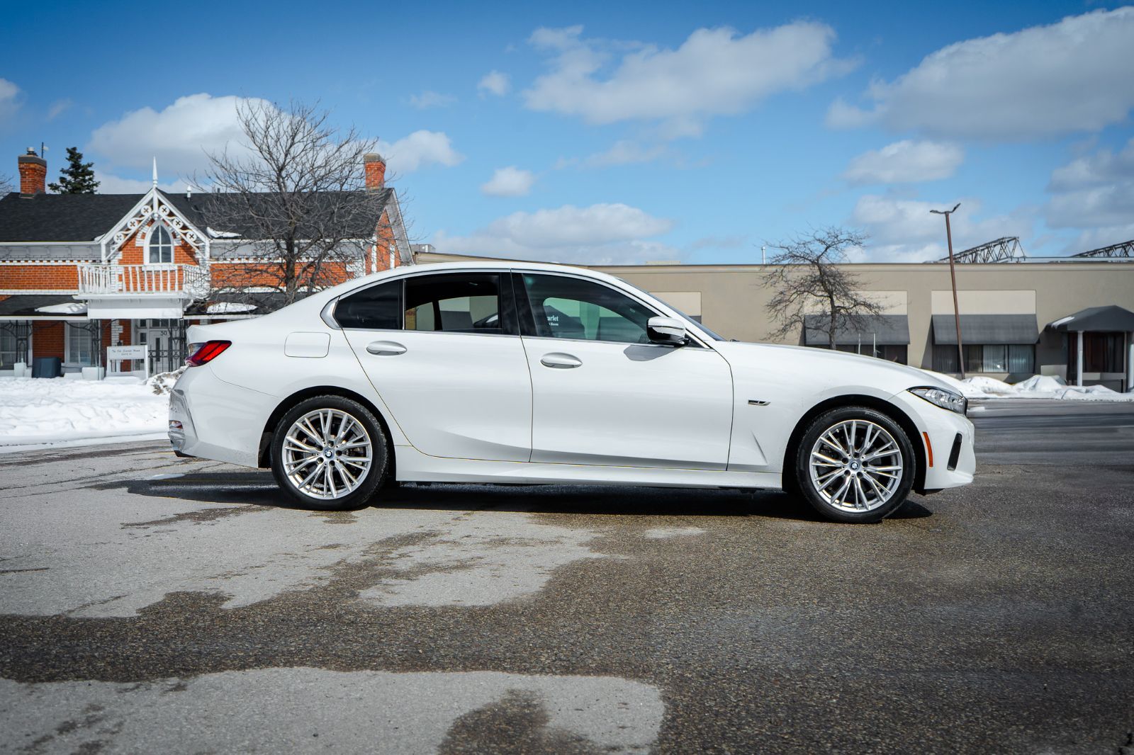 2023 BMW 3 Series 330e xDrive-3
