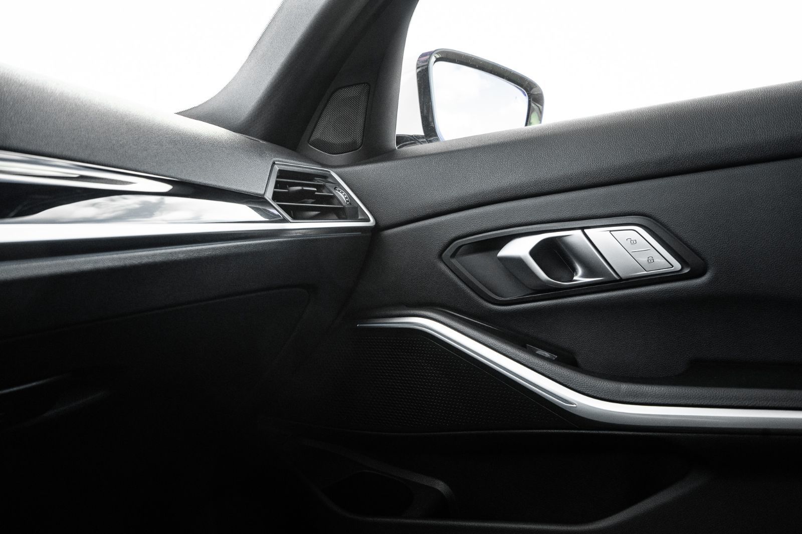 2023 BMW 3 Series 330e xDrive-18