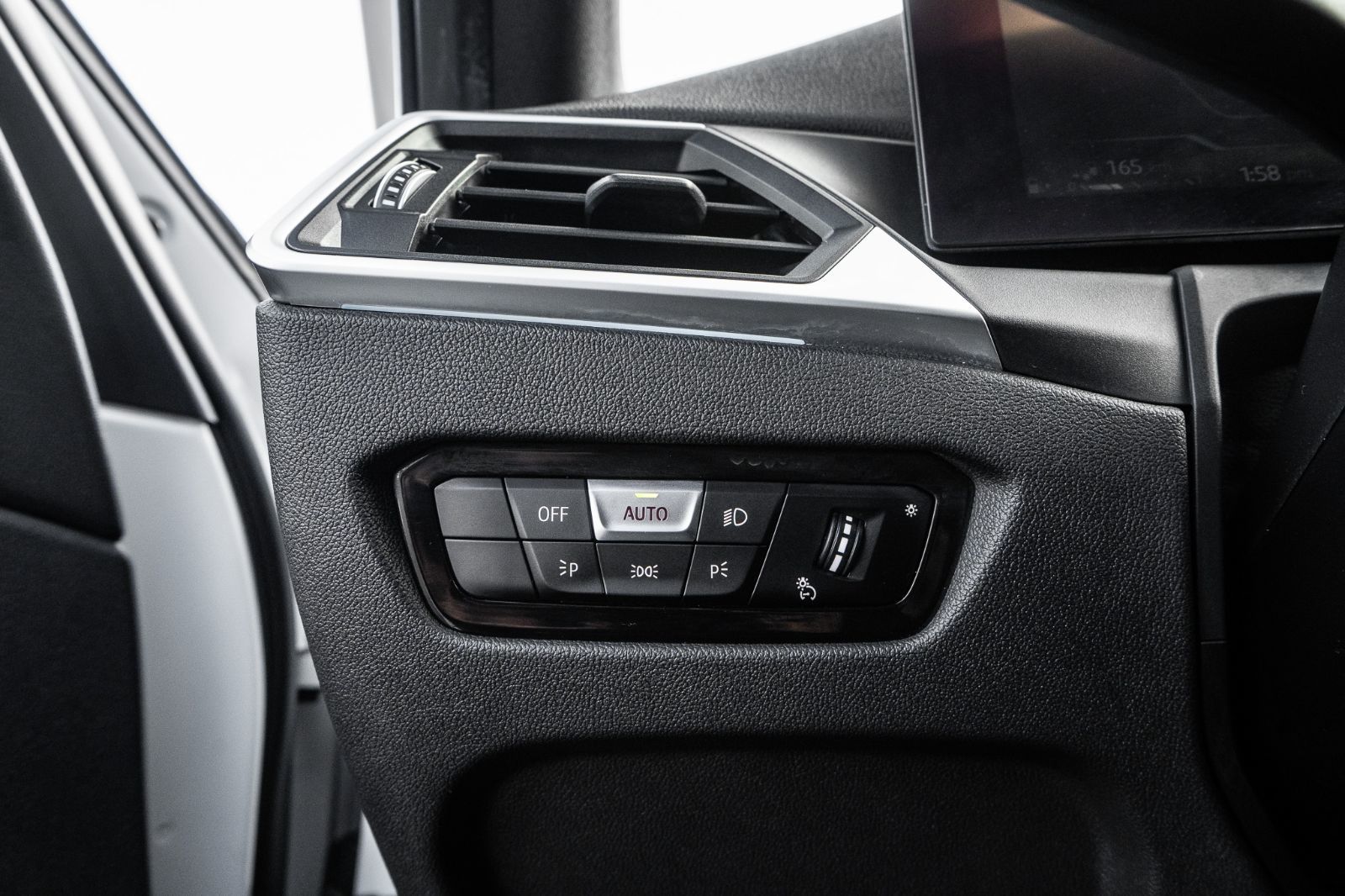 2023 BMW 3 Series 330e xDrive-23