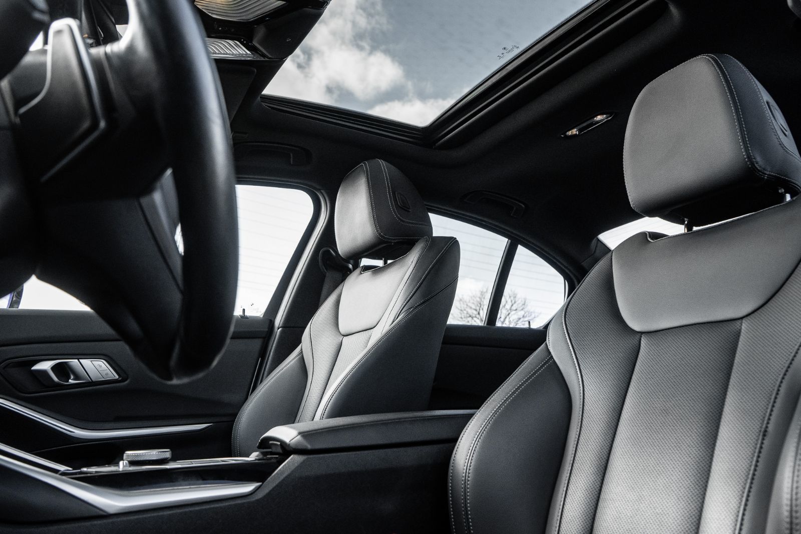 2023 BMW 3 Series 330e xDrive-24