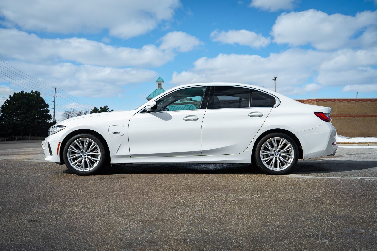 2023 BMW 3 Series 330e xDrive-4
