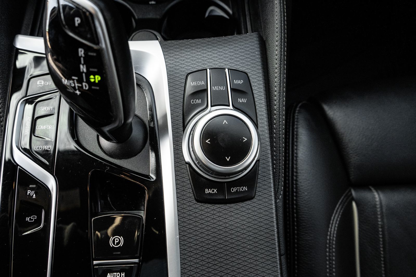 2022 BMW 5 Series M550i xDrive-20