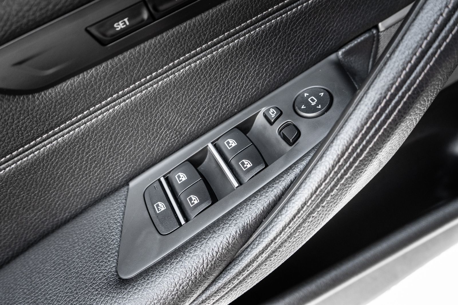 2022 BMW 5 Series M550i xDrive-26