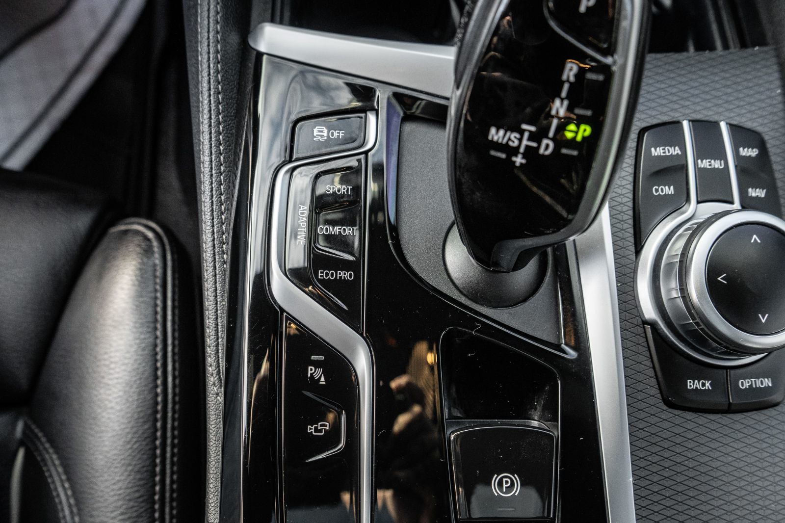 2022 BMW 5 Series M550i xDrive-19