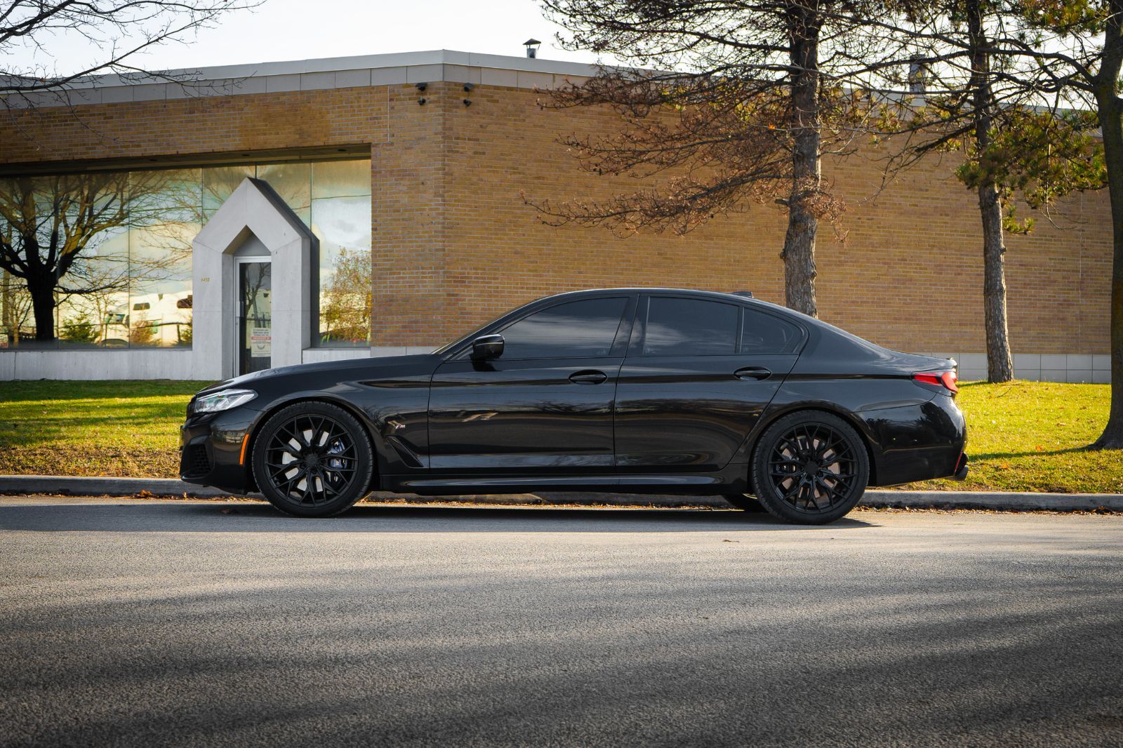 2022 BMW 5 Series M550i xDrive-4