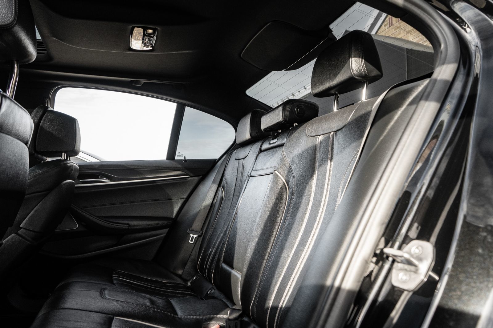 2022 BMW 5 Series M550i xDrive-33