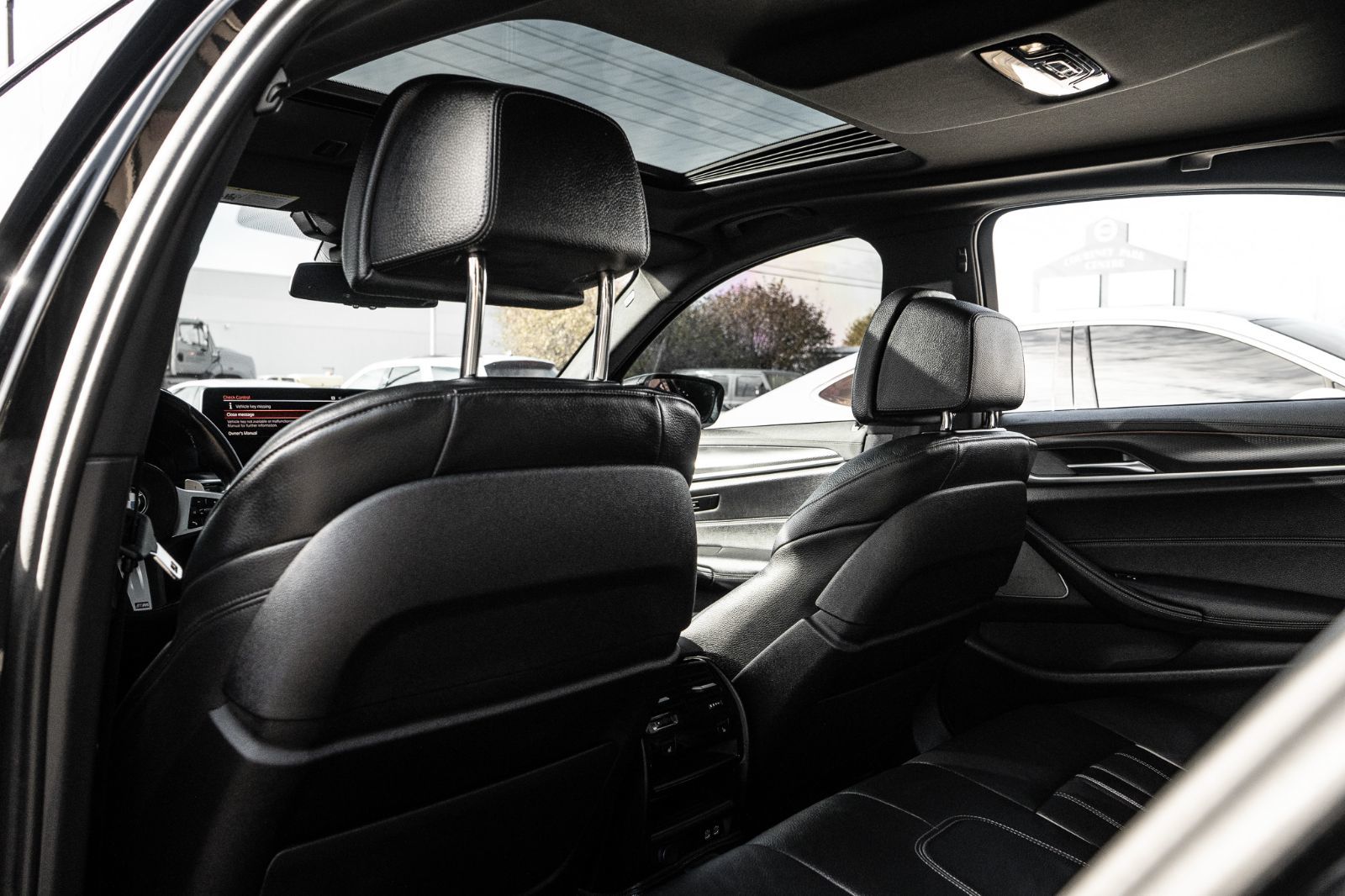 2022 BMW 5 Series M550i xDrive-32