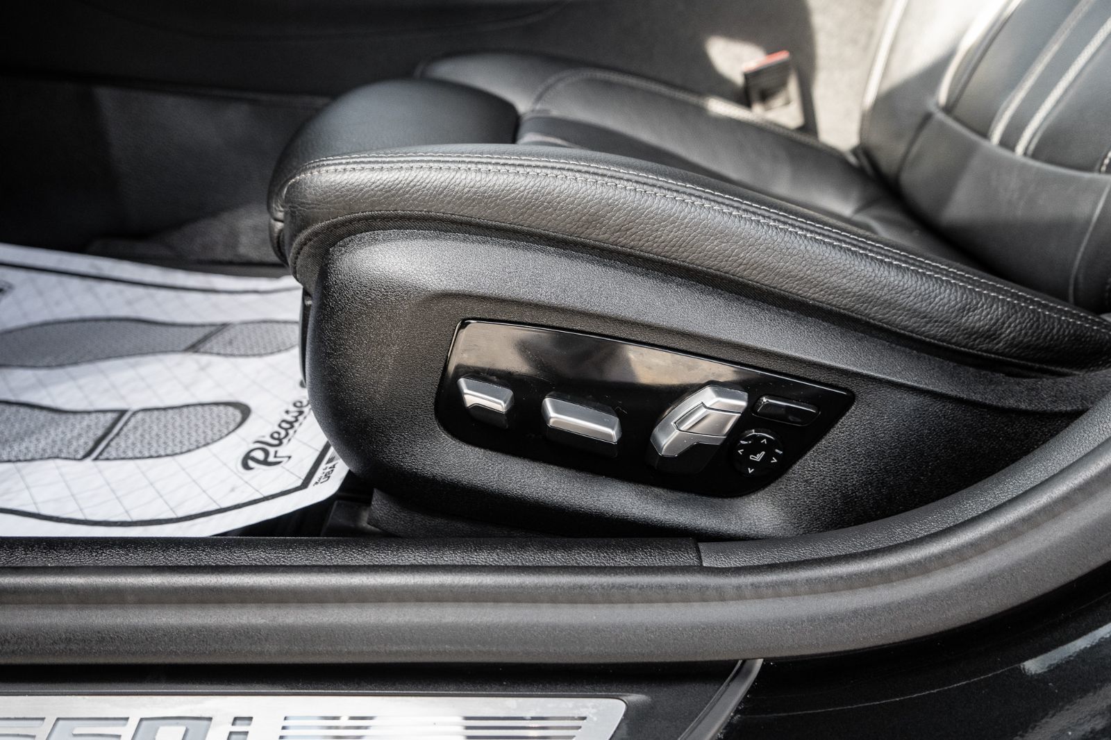 2022 BMW 5 Series M550i xDrive-31