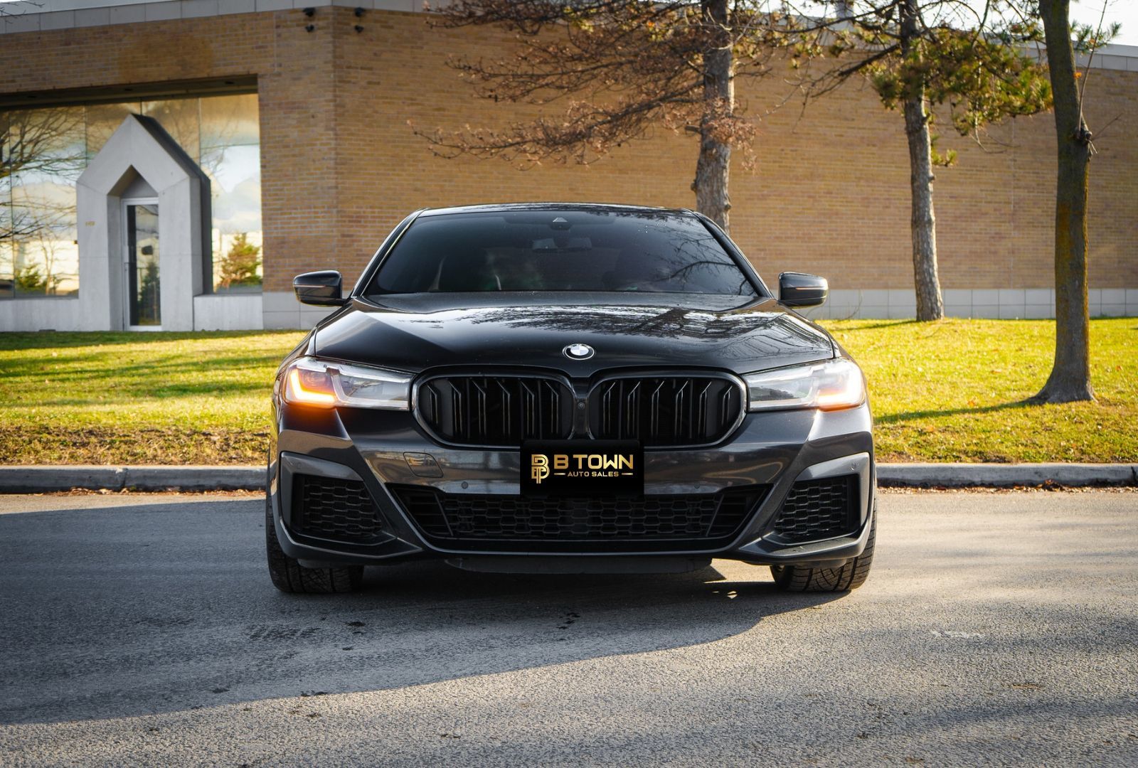 2022 BMW 5 Series M550i xDrive-1