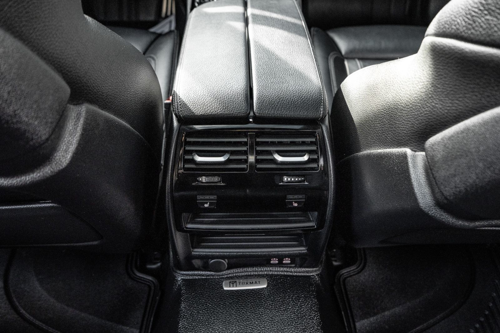 2022 BMW 5 Series M550i xDrive-34