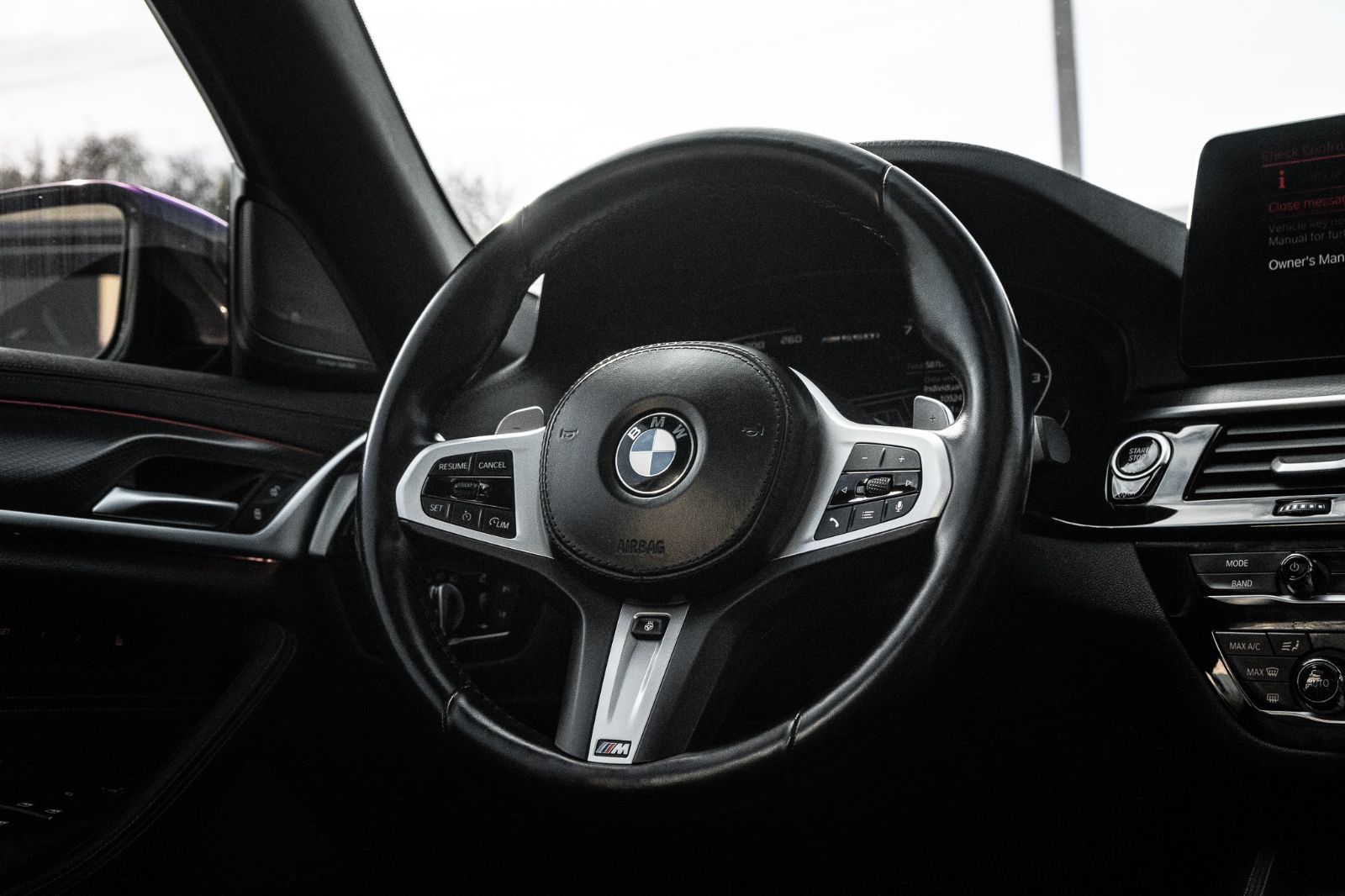 2022 BMW 5 Series M550i xDrive-10