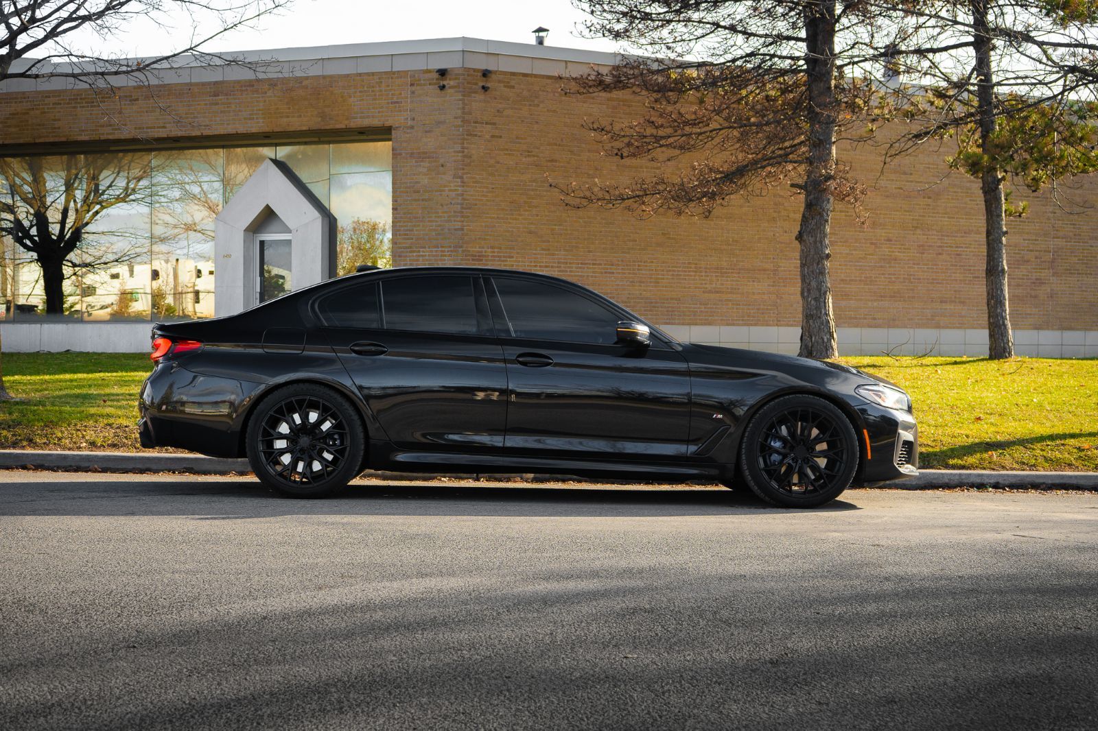 2022 BMW 5 Series M550i xDrive-3