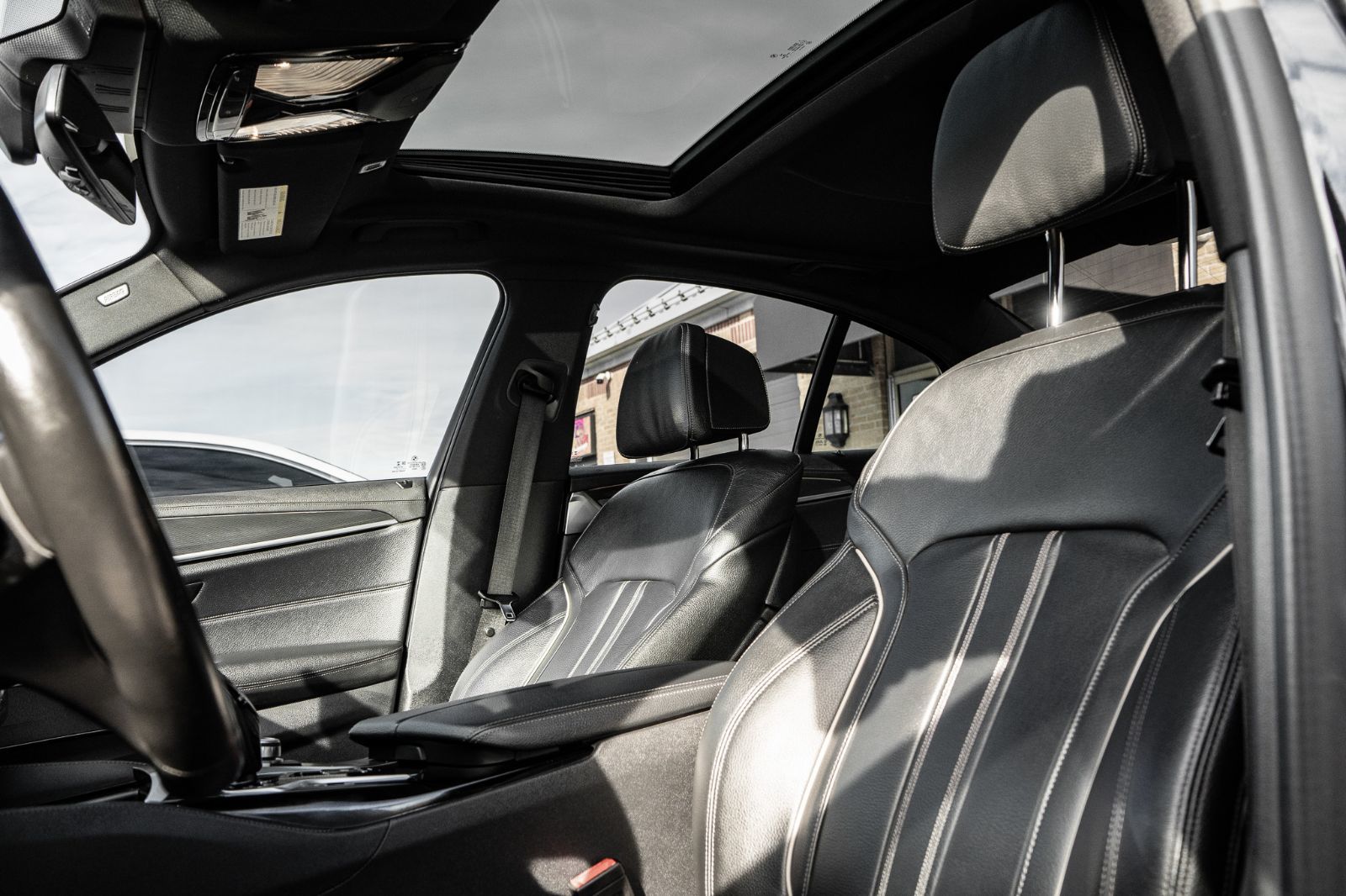 2022 BMW 5 Series M550i xDrive-30