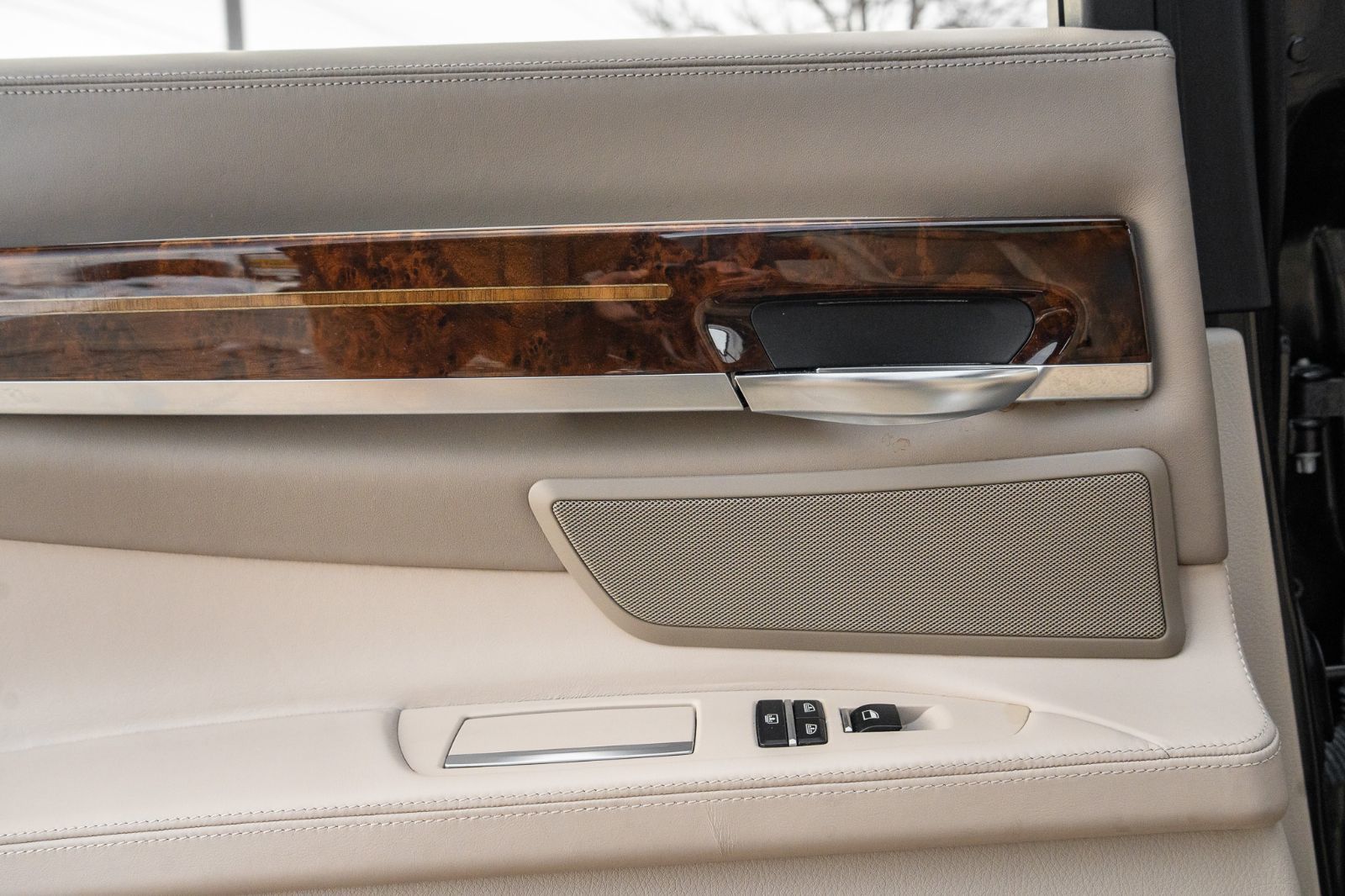 2014 BMW 7 Series 750i XDrive-32