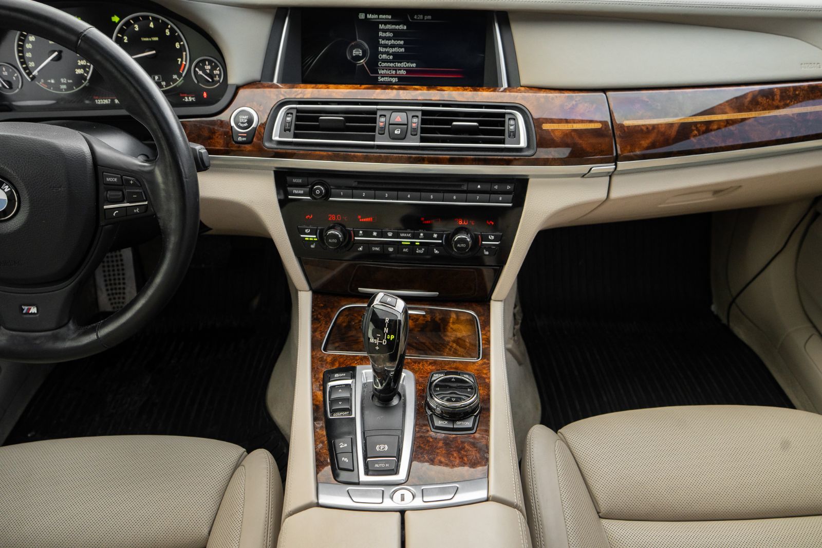 2014 BMW 7 Series 750i XDrive-8