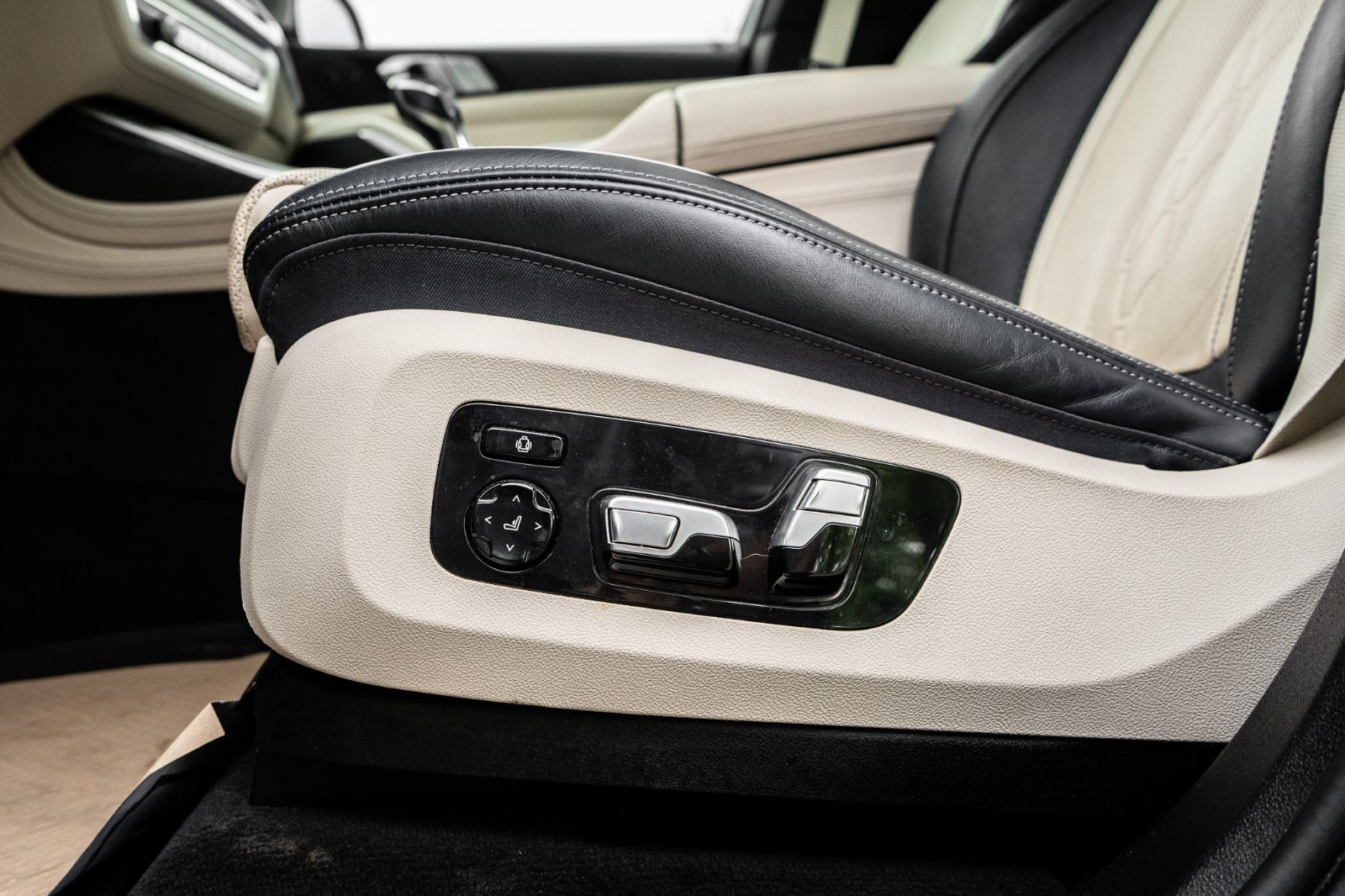 2021 BMW X7 ALPINA XB7-37