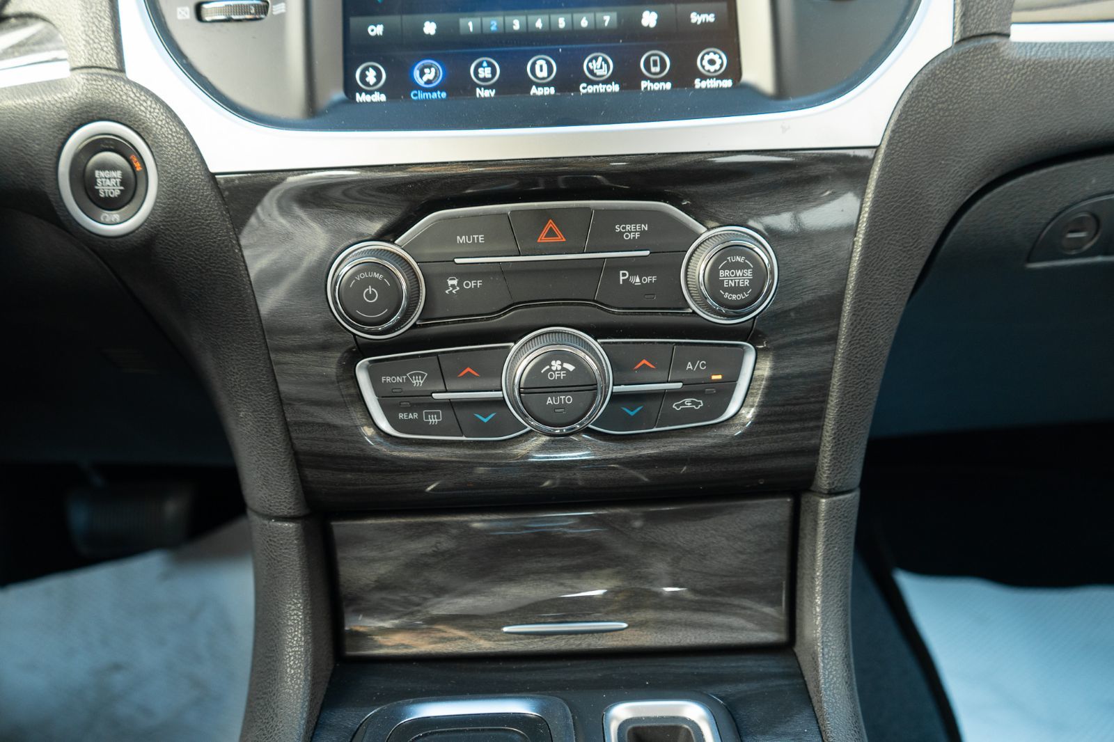 2022 Chrysler 300 Touring L AWD-14