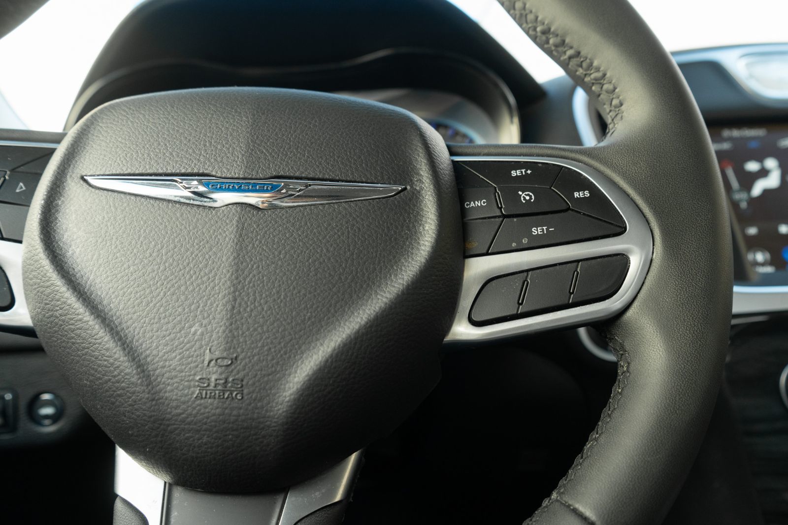 2022 Chrysler 300 Touring L AWD-12
