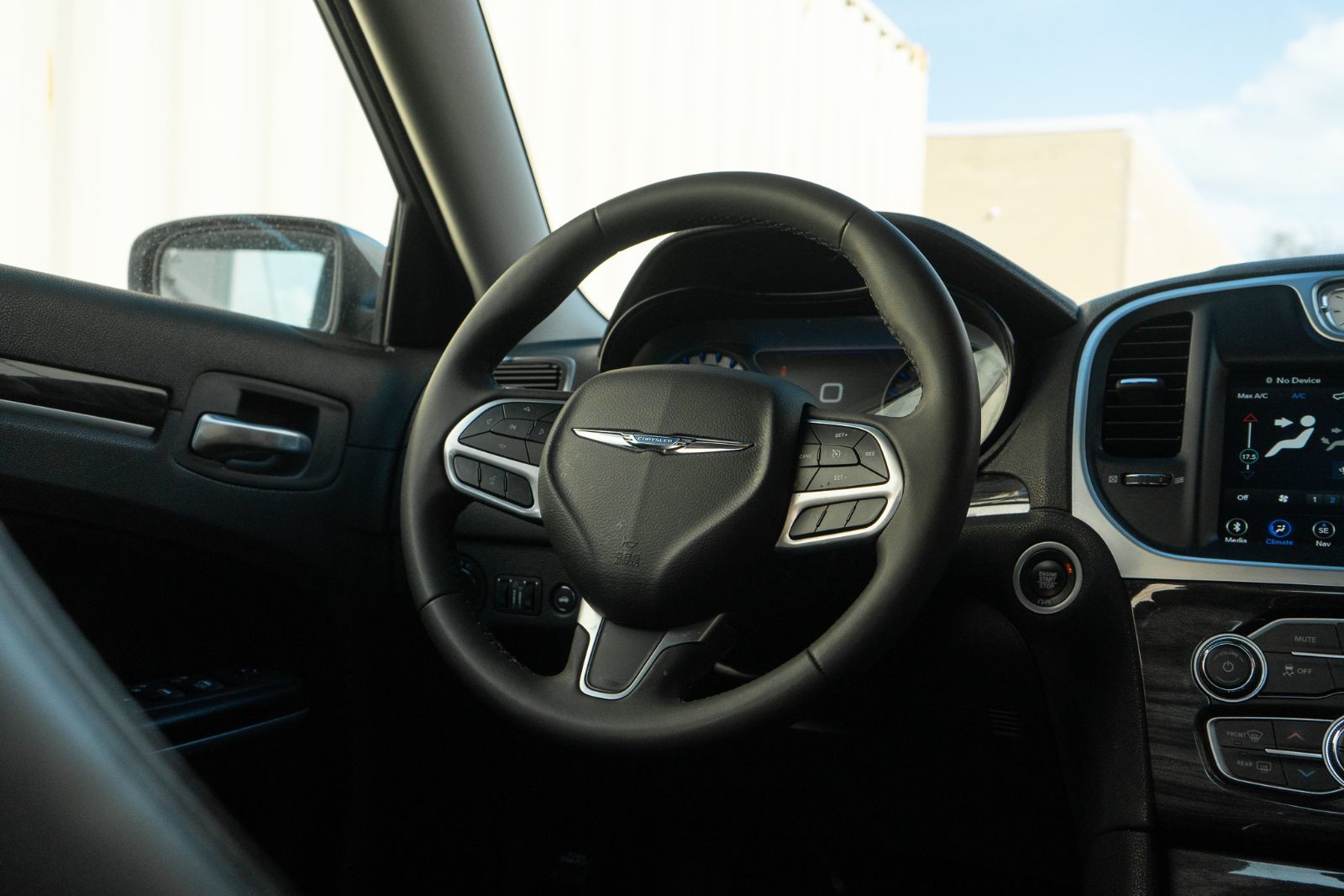 2022 Chrysler 300 Touring L AWD-9