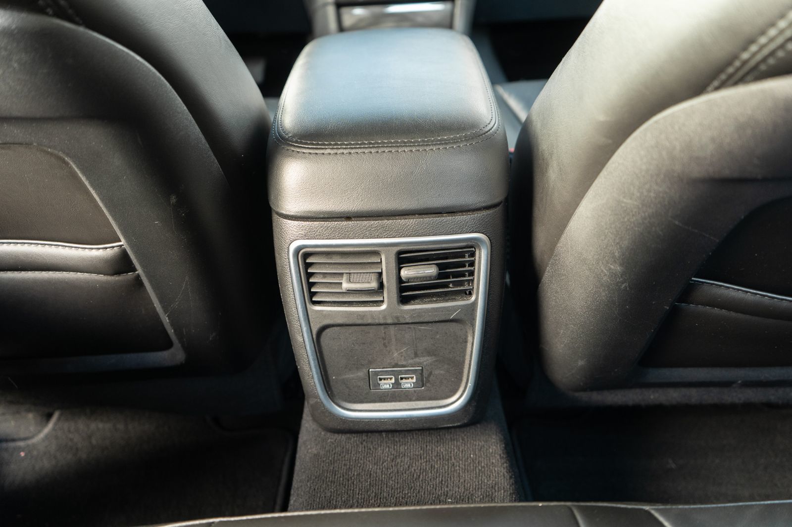 2022 Chrysler 300 Touring L AWD-26