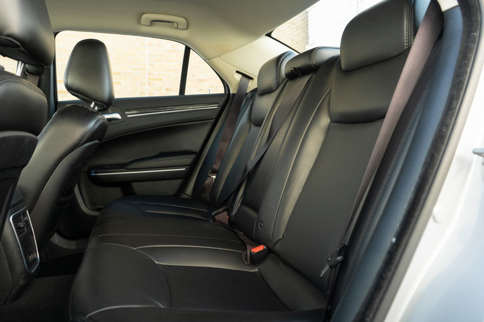 2022 Chrysler 300 Touring L AWD-25