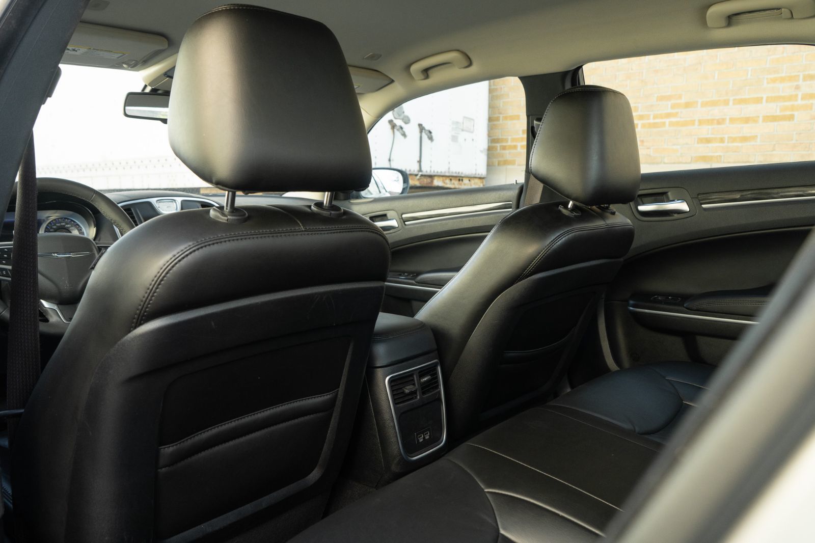 2022 Chrysler 300 Touring L AWD-24