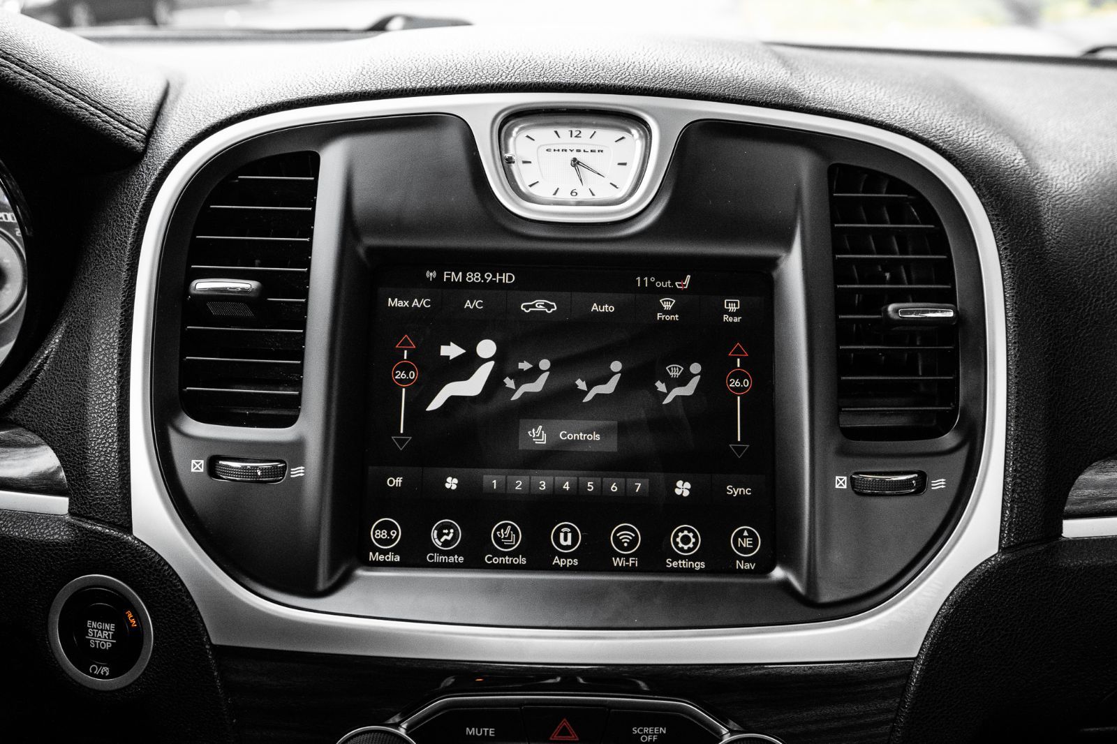 2022 Chrysler 300 Touring L-13