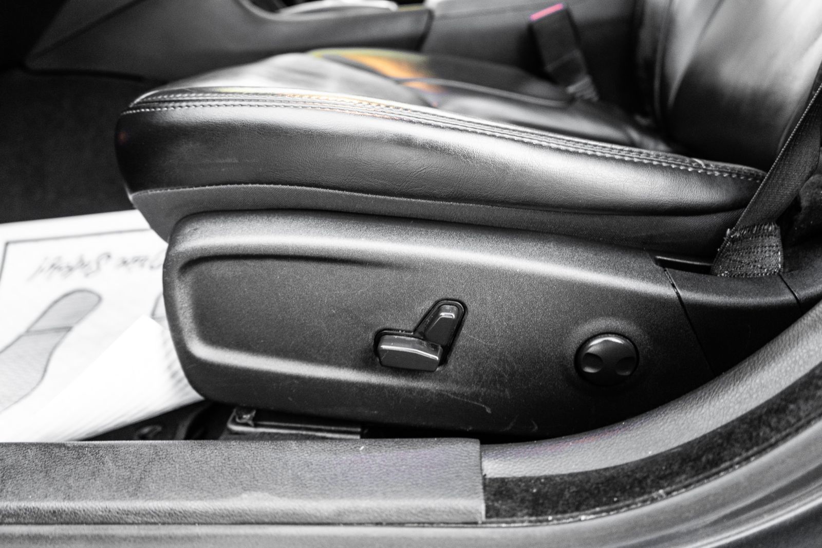 2022 Chrysler 300 Touring L-25