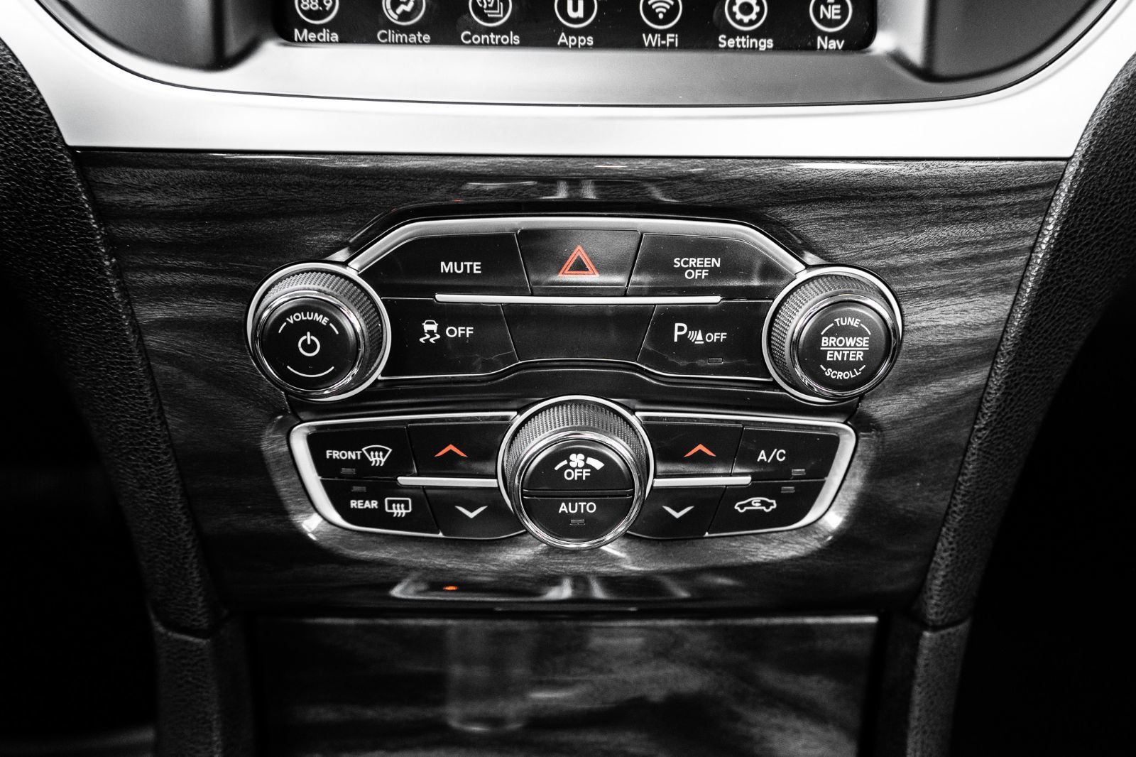 2022 Chrysler 300 Touring L-15